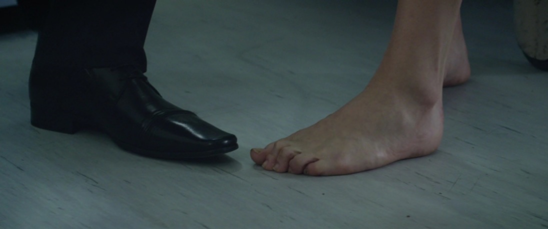 Chloë Grace Moretz #8 (close-up of bare feet)